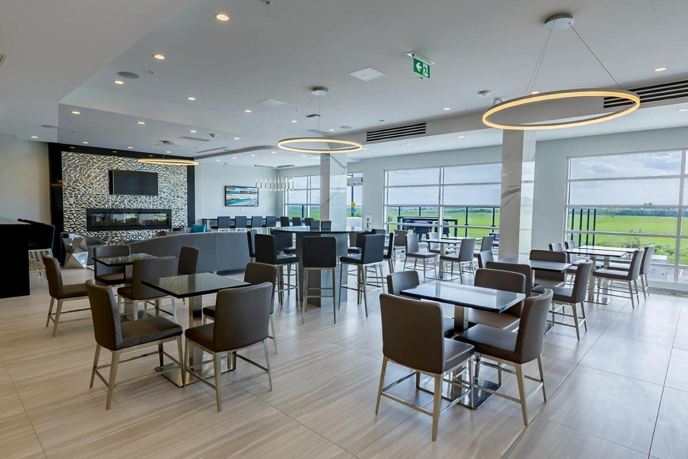 Executive Residency By Best Western Calgary City View North Esterno foto
